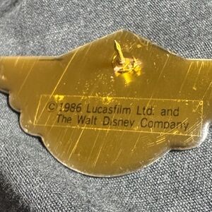 Elegant Gold Women's Brooch